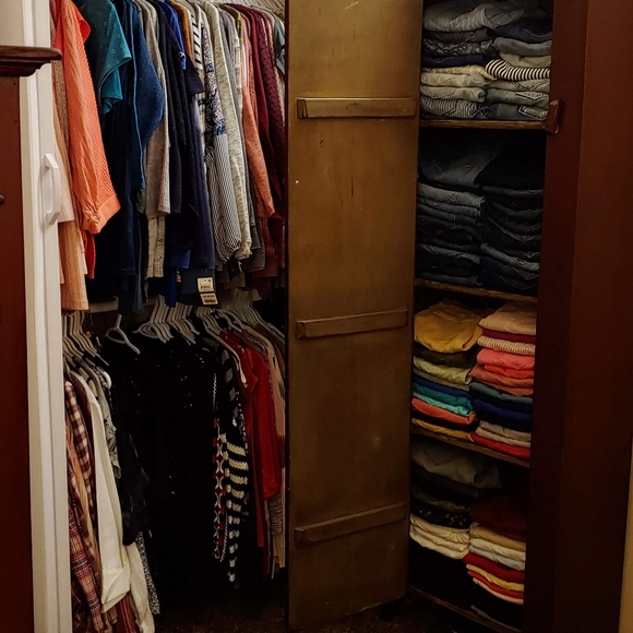 Meet your Posher, Tiffany - Picture 2 of 3